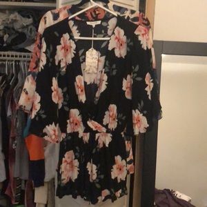 Shorts romper, never worn!